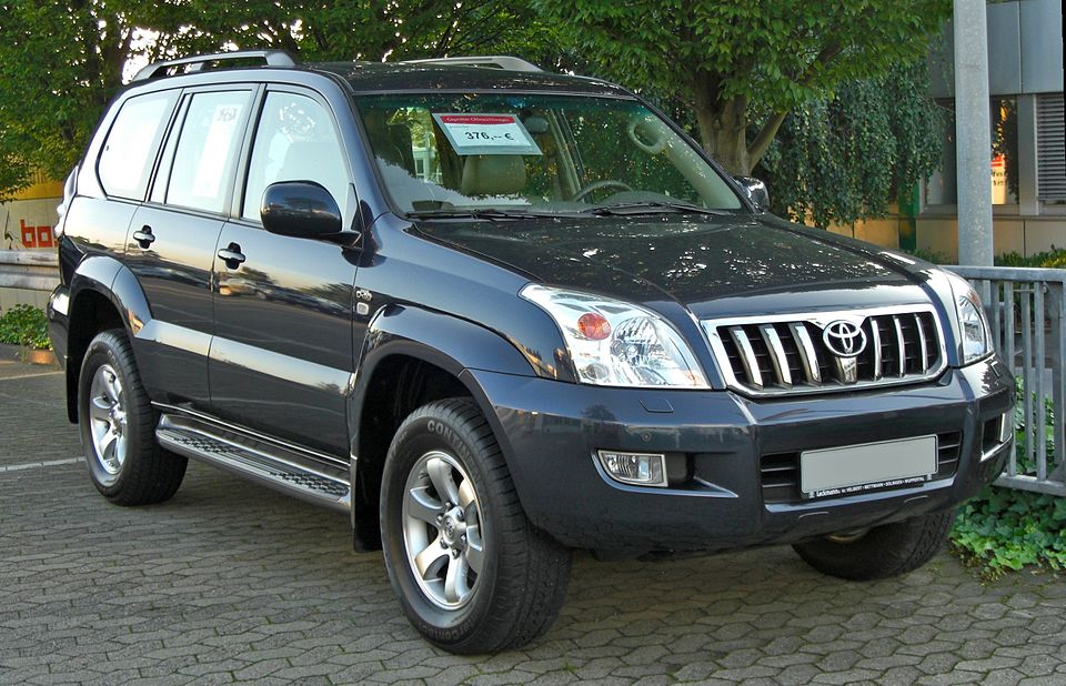 File:Toyota Land Cruiser 120 D-4D front.jpg
