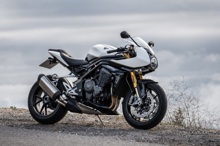 Triumph Speed Triple 1200 RR-Naked Bikes