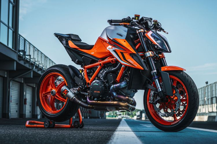 KTM 1290 Super Duke R-Naked Bikes